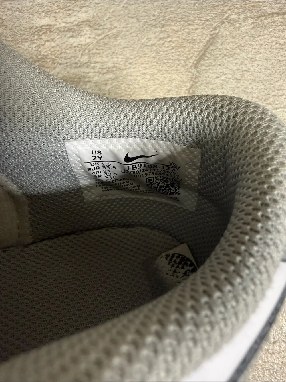 Nike Dunk Lows White Smoke Grey PS Shoe Size 2Y Gray FB9109-123 Preowned